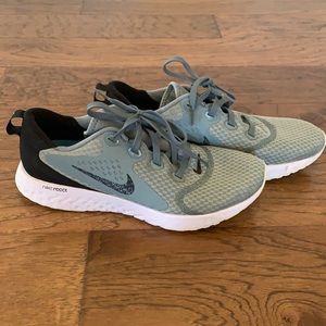 Size 8 Nike React running shoes